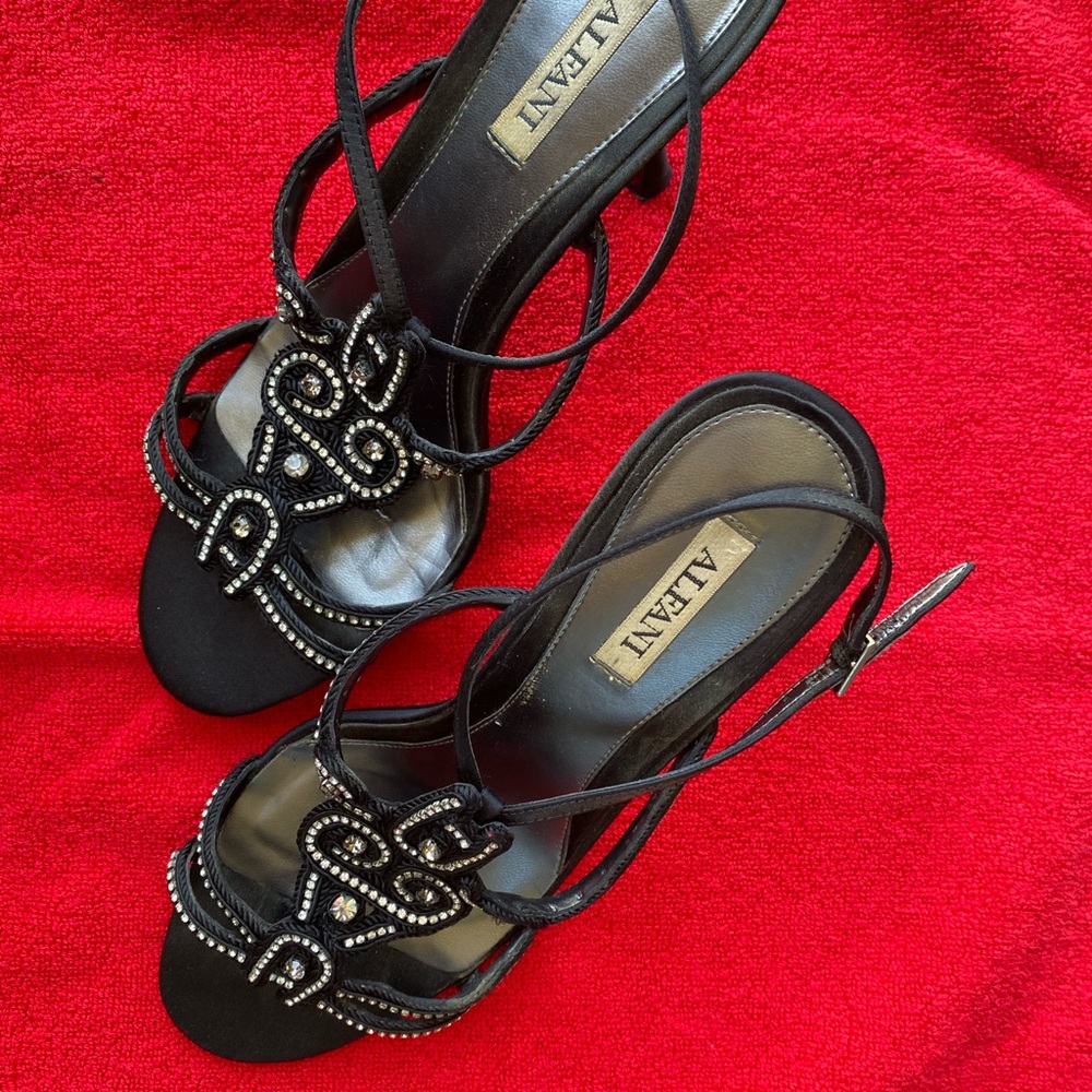Heels - Picture 2 of 2